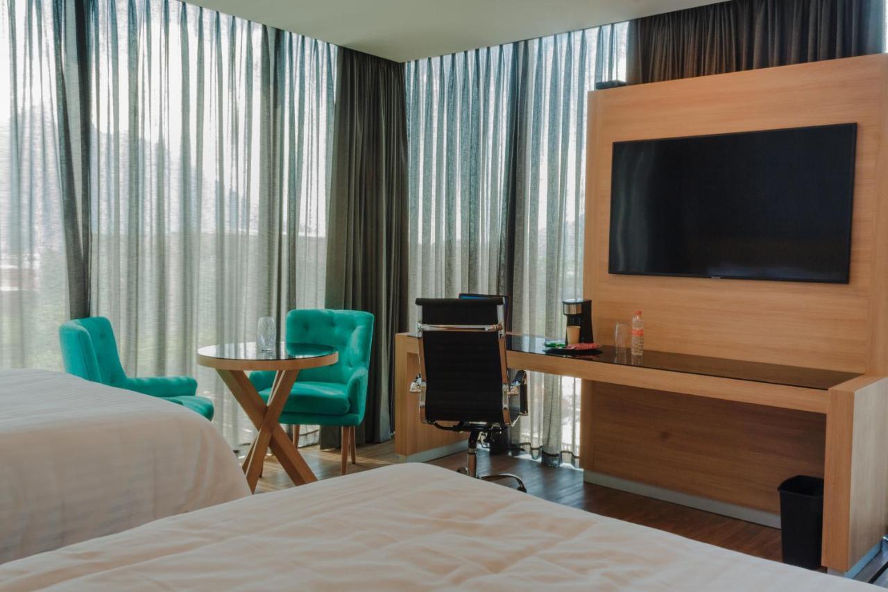 Hotel Kavia Монтеррей Экстерьер фото